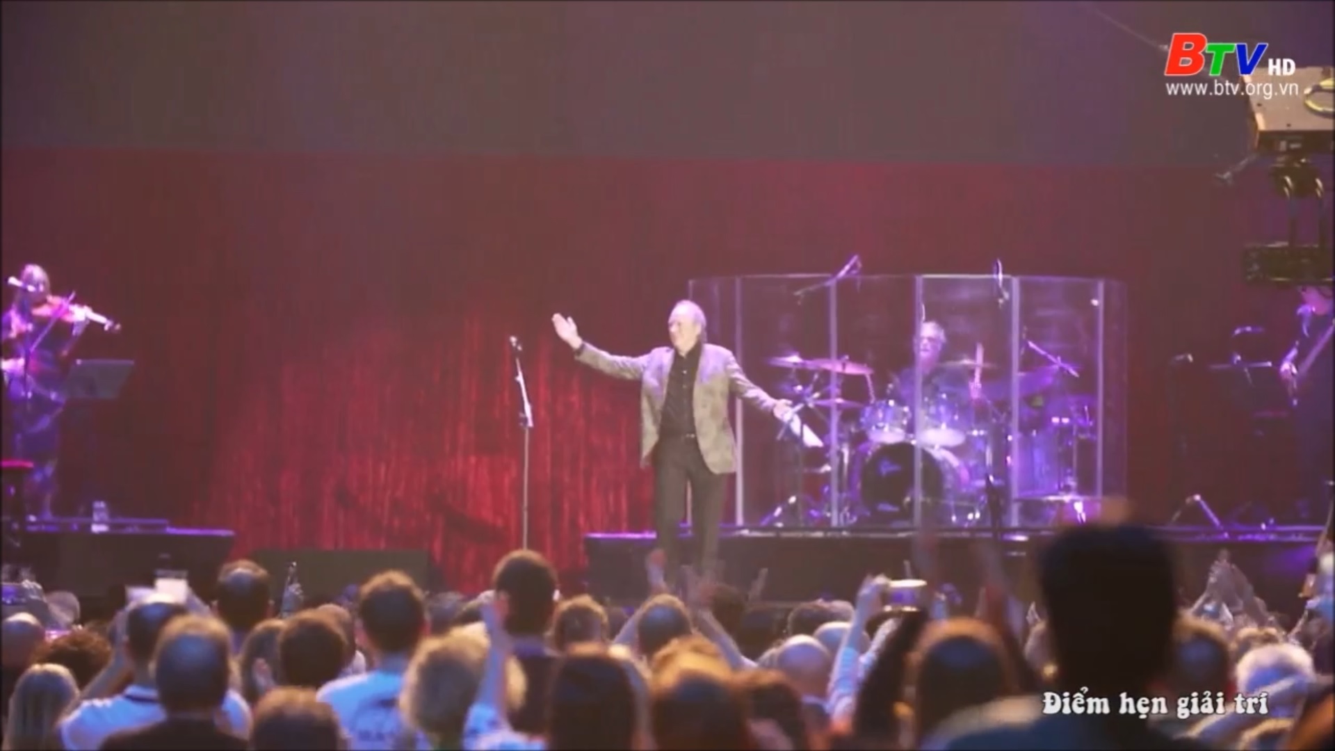 Chương trình hòa nhạc chia tay xúc động của ca sĩ huyền thoại Joan Manuel Serrat